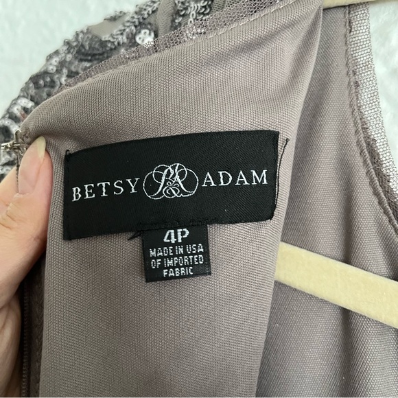 Betsey & Adam Silver Sequin Cap Sleeve Fitted Gown Evening Dress Size 4 Petite - Picture 6 of 11